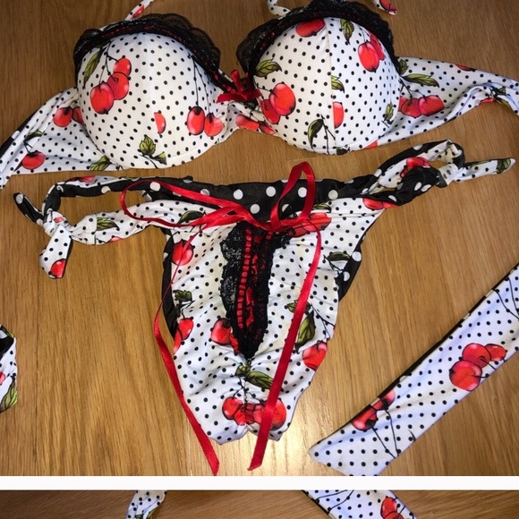 Beach Bunny Other - STOLEN THROUGH POSH
